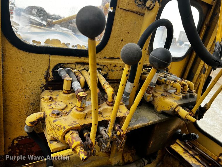 image for item JH9292 Allis-Chalmers  rigid frame motor grader