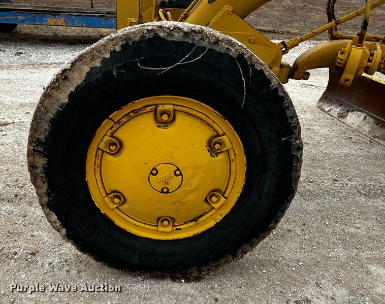 image for item JH9292 Allis-Chalmers  rigid frame motor grader