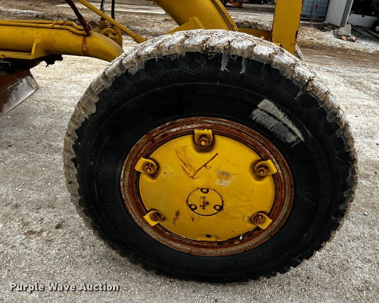 image for item JH9292 Allis-Chalmers  rigid frame motor grader