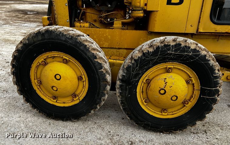 image for item JH9292 Allis-Chalmers  rigid frame motor grader