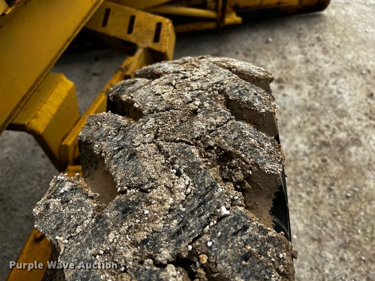 image for item JH9292 Allis-Chalmers  rigid frame motor grader