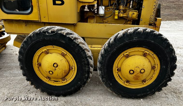 image for item JH9292 Allis-Chalmers  rigid frame motor grader