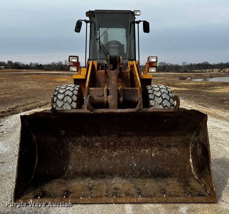 image for item JH9294 1998 Case 621B  wheel loader