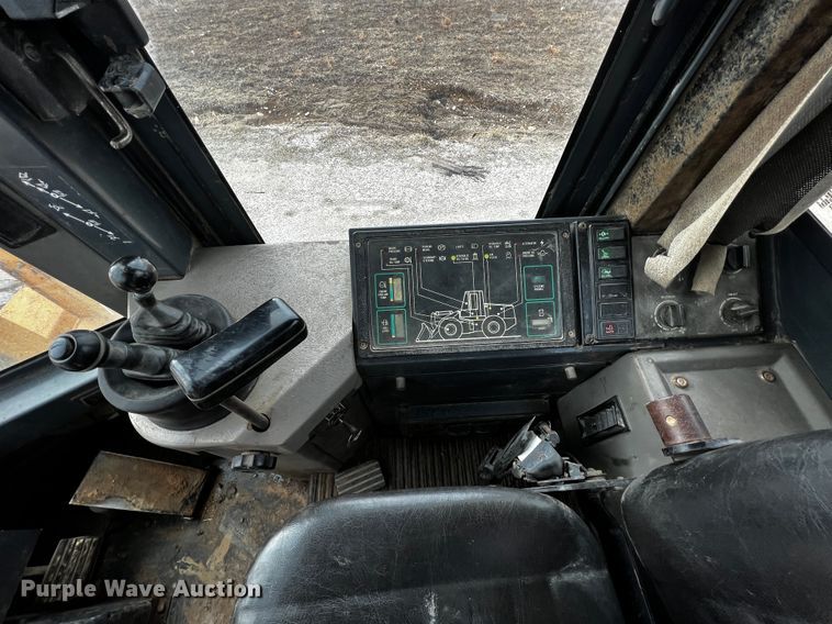 image for item JH9294 1998 Case 621B  wheel loader