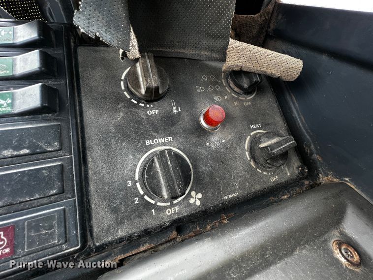 image for item JH9294 1998 Case 621B  wheel loader