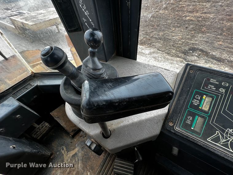 image for item JH9294 1998 Case 621B  wheel loader