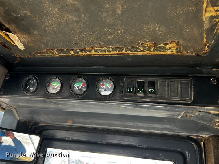 image for item JH9294 1998 Case 621B  wheel loader