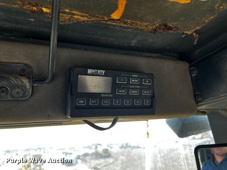 image for item JH9294 1998 Case 621B  wheel loader