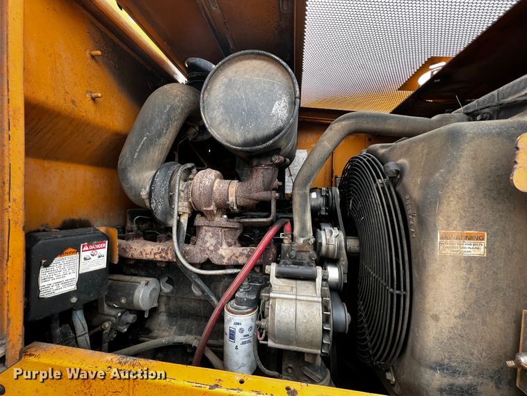 image for item JH9294 1998 Case 621B  wheel loader