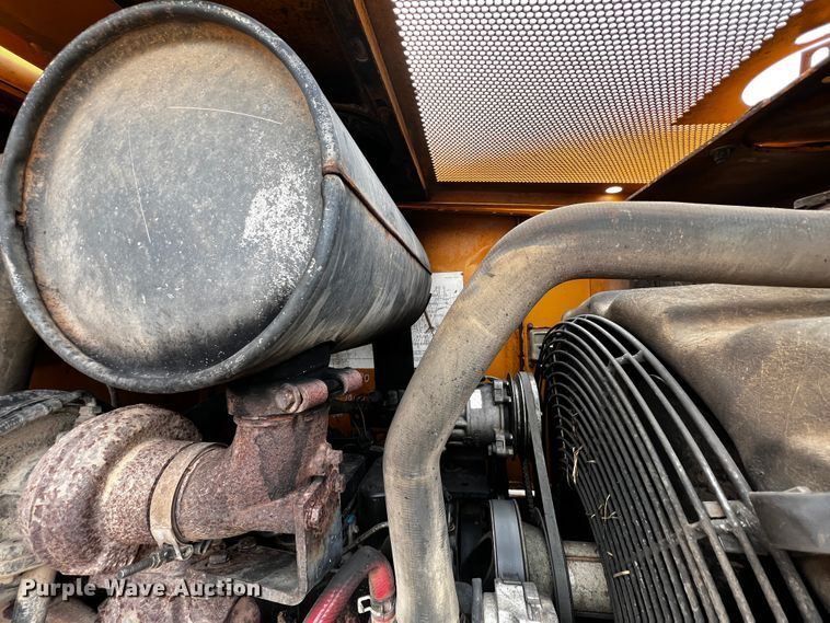 image for item JH9294 1998 Case 621B  wheel loader