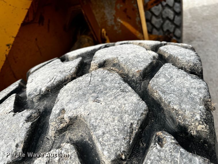 image for item JH9294 1998 Case 621B  wheel loader