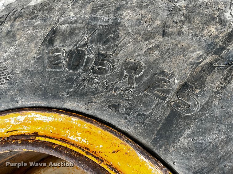 image for item JH9294 1998 Case 621B  wheel loader