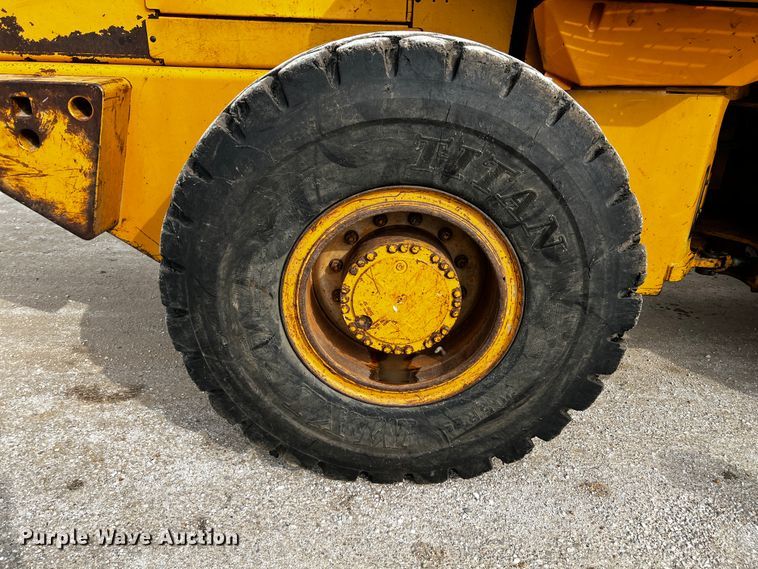 image for item JH9294 1998 Case 621B  wheel loader