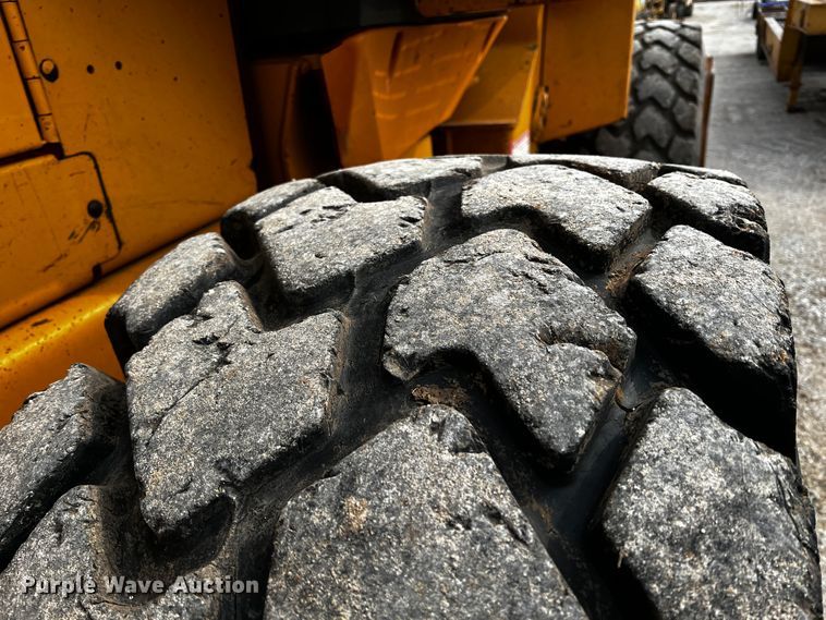 image for item JH9294 1998 Case 621B  wheel loader