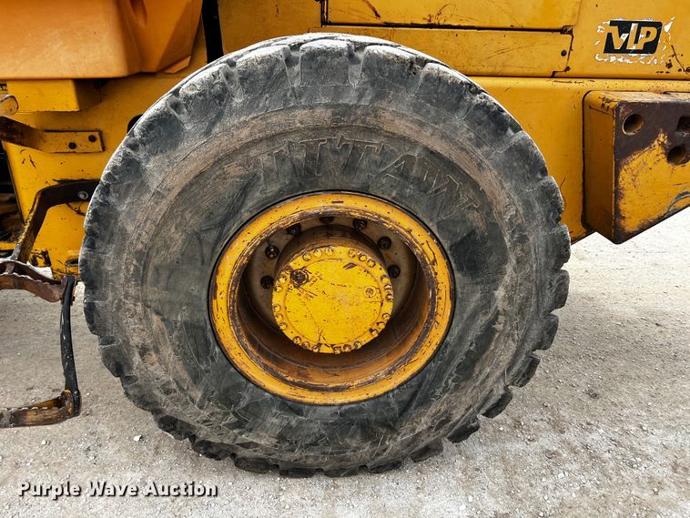 image for item JH9294 1998 Case 621B  wheel loader