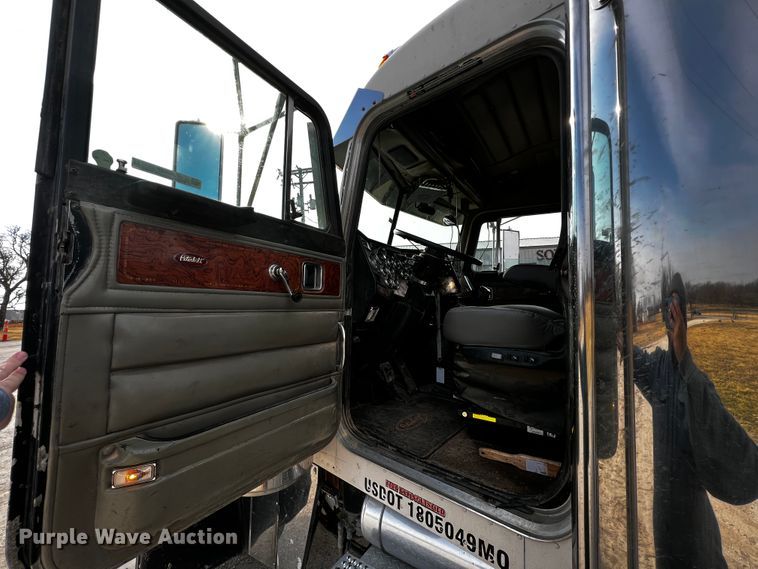 image for item JH9297 1998 Peterbilt 379  dump truck