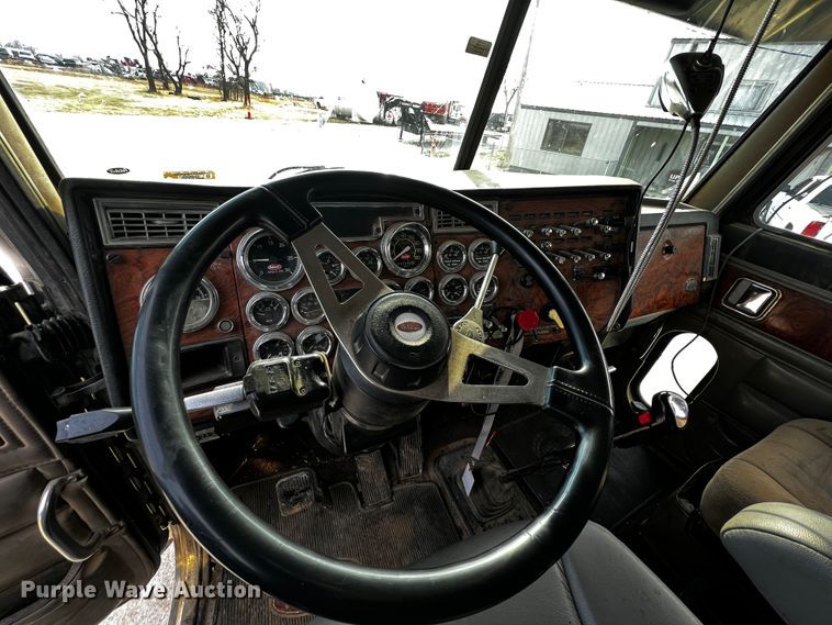 image for item JH9297 1998 Peterbilt 379  dump truck