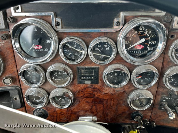 image for item JH9297 1998 Peterbilt 379  dump truck