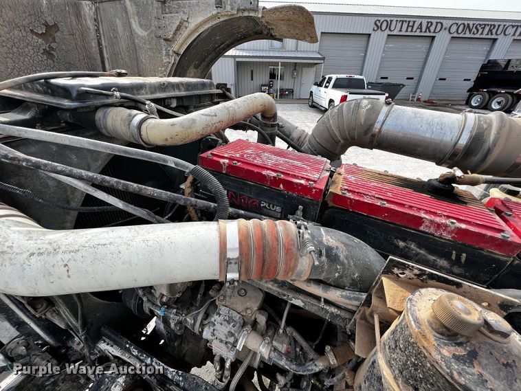 image for item JH9297 1998 Peterbilt 379  dump truck