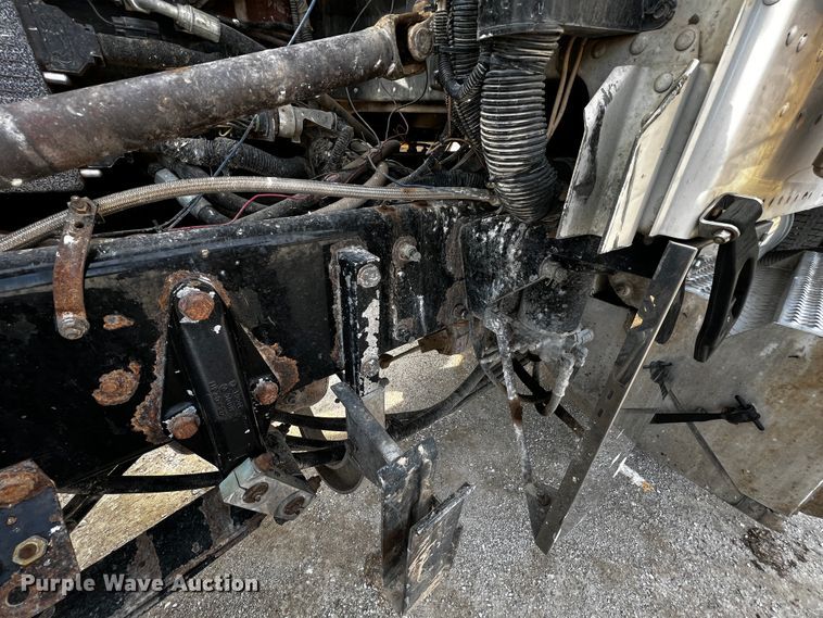 image for item JH9297 1998 Peterbilt 379  dump truck