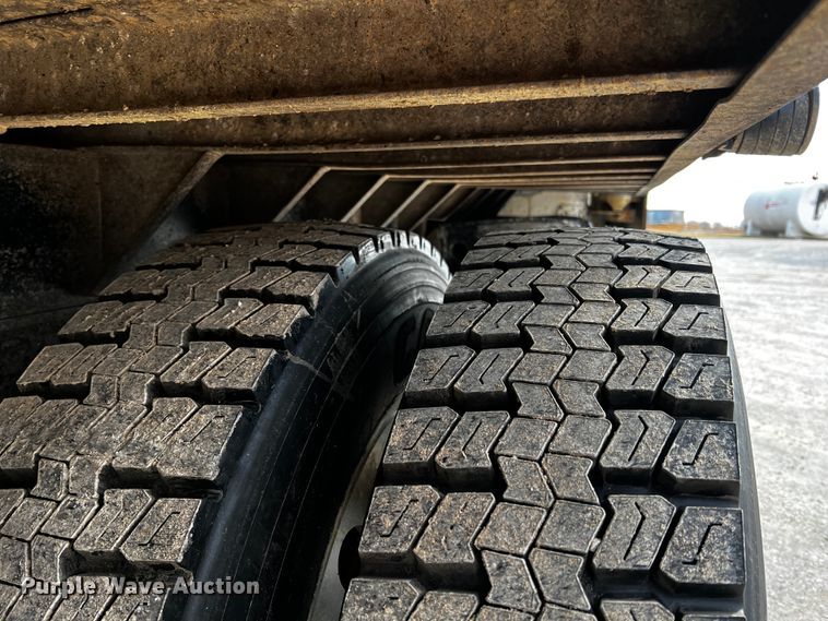 image for item JH9297 1998 Peterbilt 379  dump truck