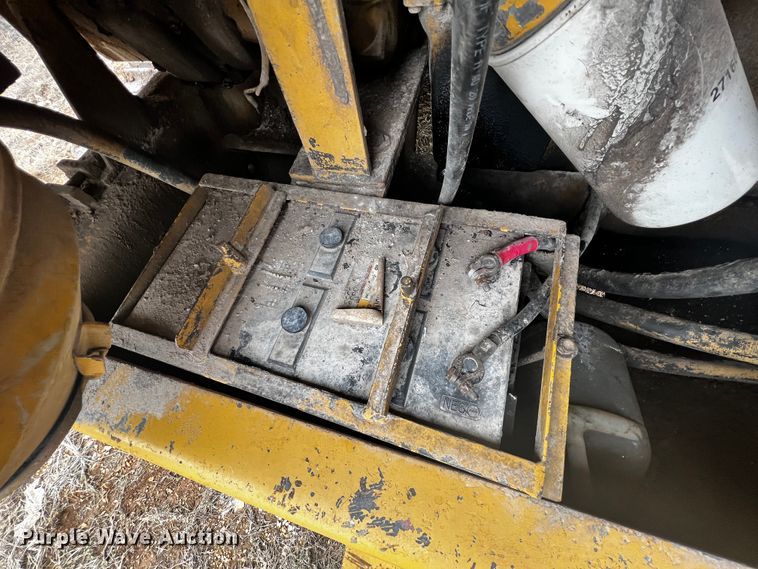 image for item JH9300 1993 Vermeer T800HT  trencher