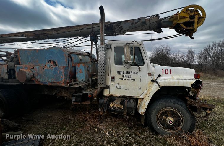 image for item JH9304 1989 International F1954  pulling unit