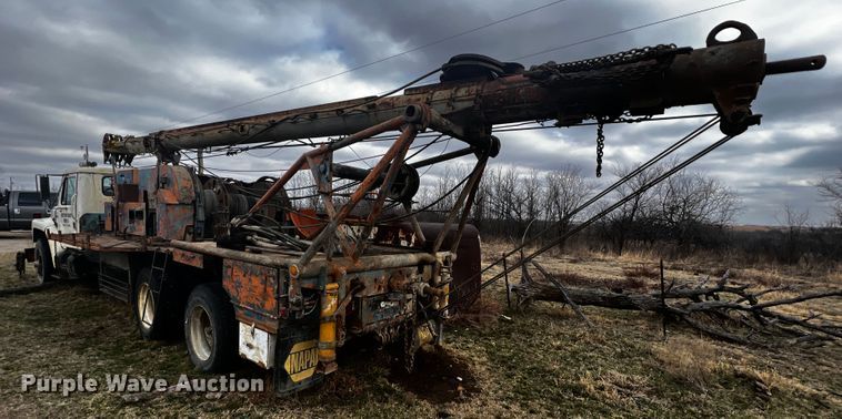 image for item JH9304 1989 International F1954  pulling unit