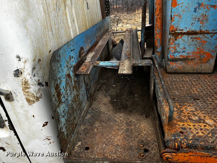 image for item JH9304 1989 International F1954  pulling unit