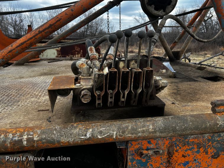 image for item JH9304 1989 International F1954  pulling unit