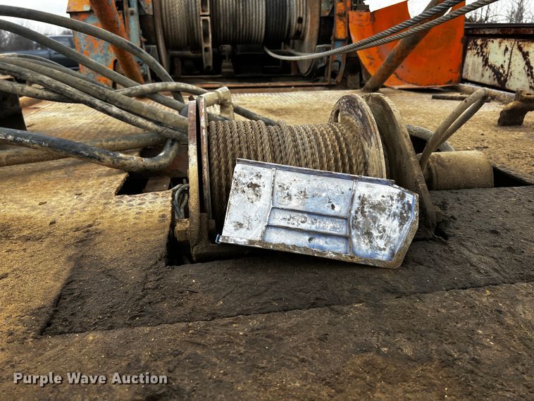 image for item JH9304 1989 International F1954  pulling unit