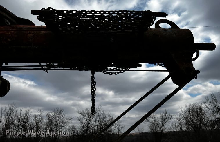 image for item JH9304 1989 International F1954  pulling unit