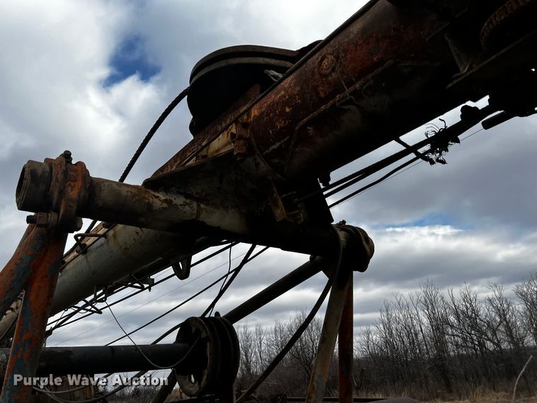 image for item JH9304 1989 International F1954  pulling unit