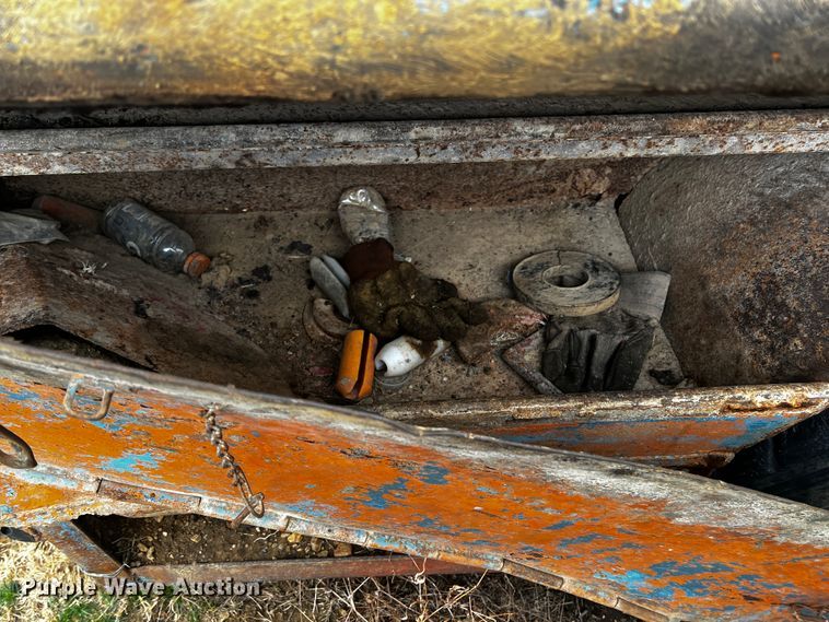 image for item JH9304 1989 International F1954  pulling unit