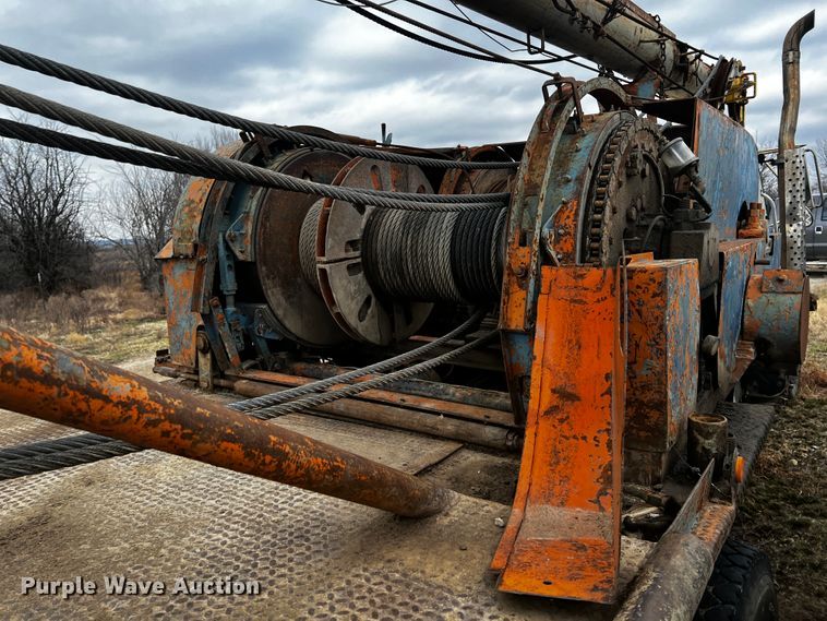 image for item JH9304 1989 International F1954  pulling unit