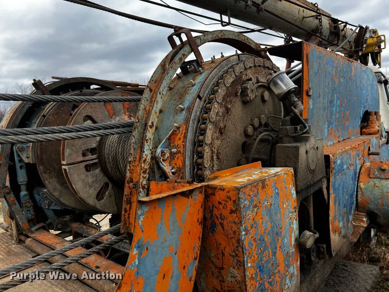 image for item JH9304 1989 International F1954  pulling unit