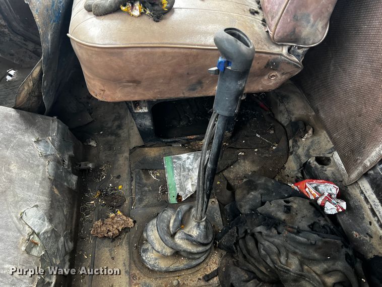 image for item JH9304 1989 International F1954  pulling unit