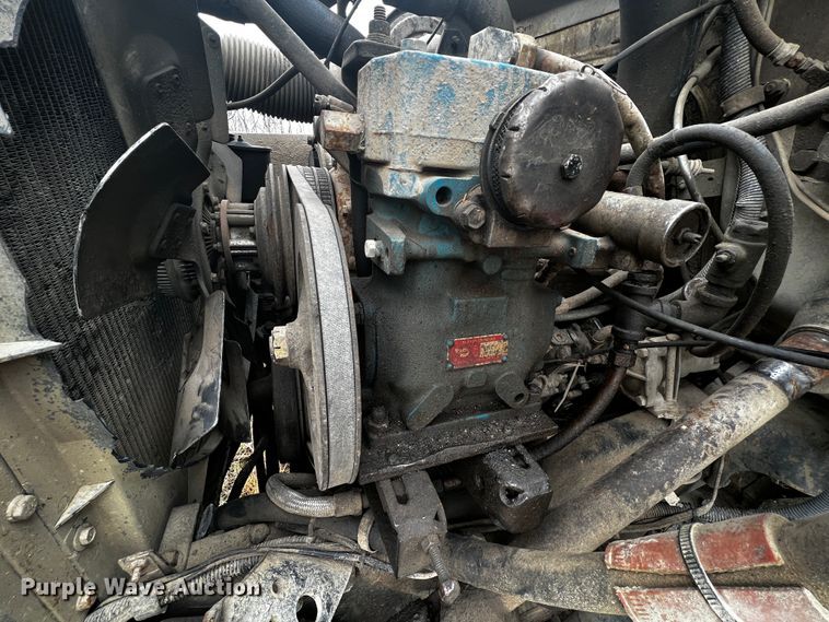 image for item JH9304 1989 International F1954  pulling unit