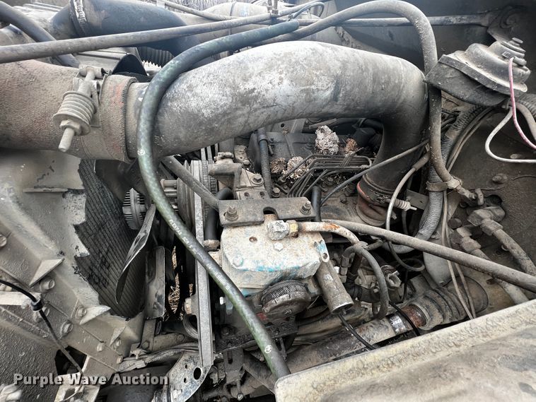 image for item JH9304 1989 International F1954  pulling unit