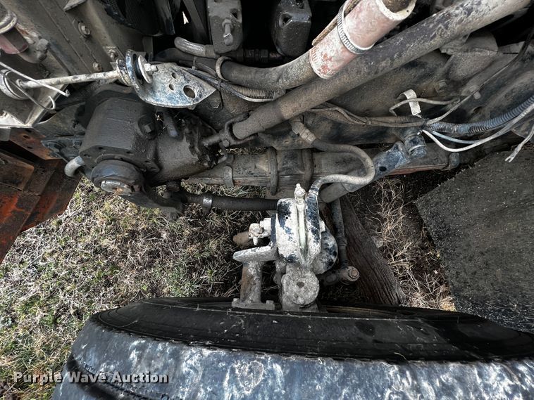 image for item JH9304 1989 International F1954  pulling unit