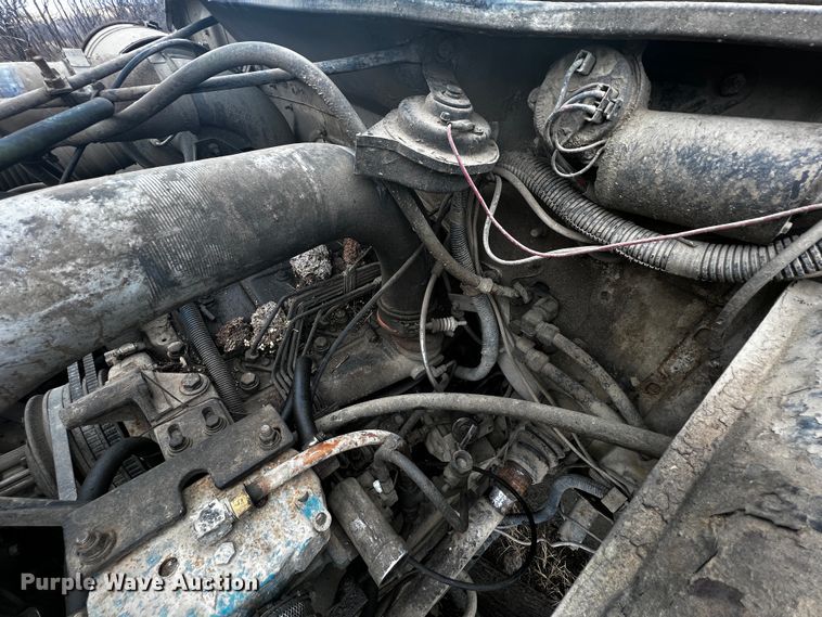 image for item JH9304 1989 International F1954  pulling unit