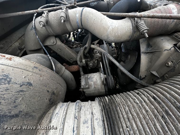 image for item JH9304 1989 International F1954  pulling unit