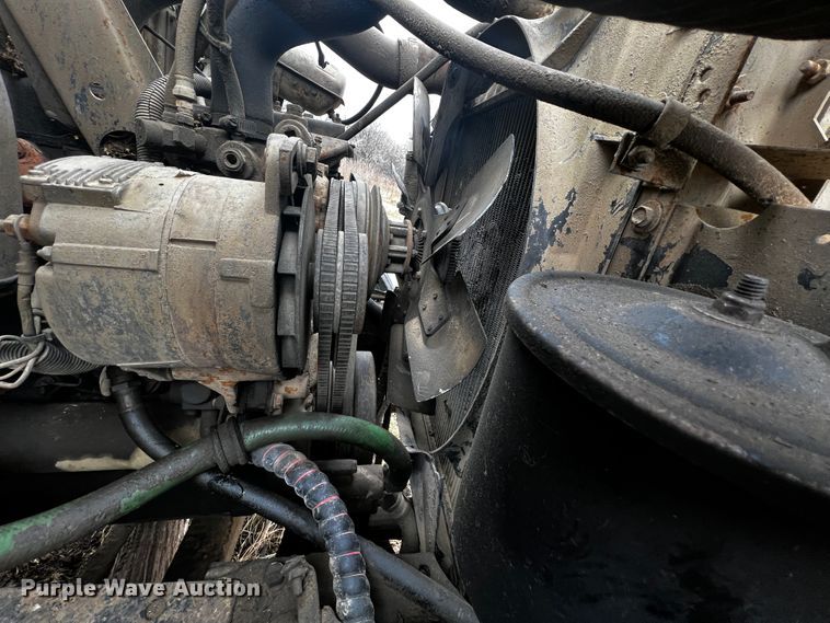 image for item JH9304 1989 International F1954  pulling unit