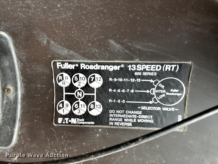 image for item JH9304 1989 International F1954  pulling unit