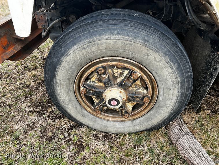 image for item JH9304 1989 International F1954  pulling unit