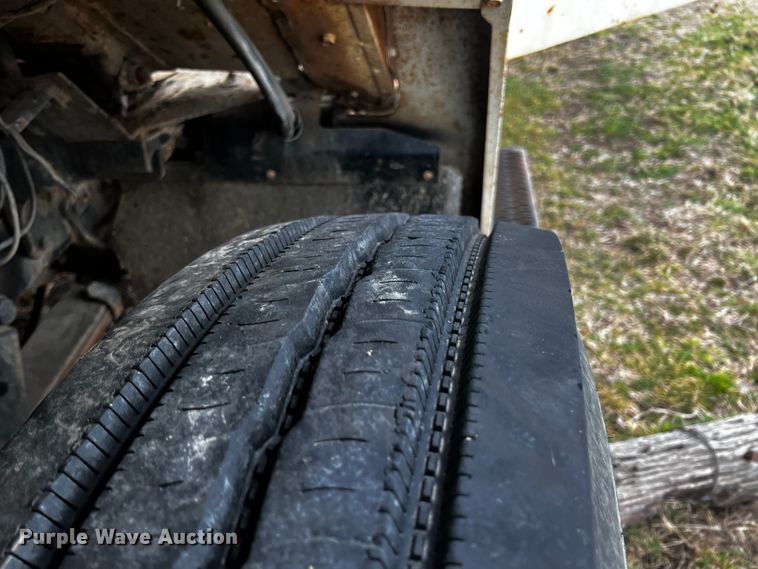 image for item JH9304 1989 International F1954  pulling unit