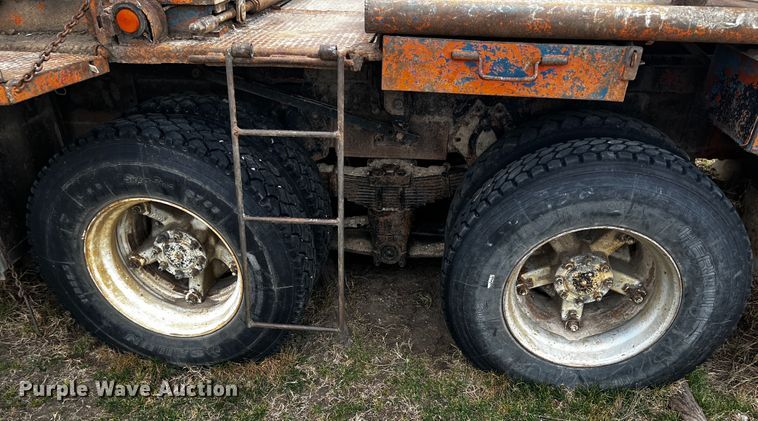 image for item JH9304 1989 International F1954  pulling unit