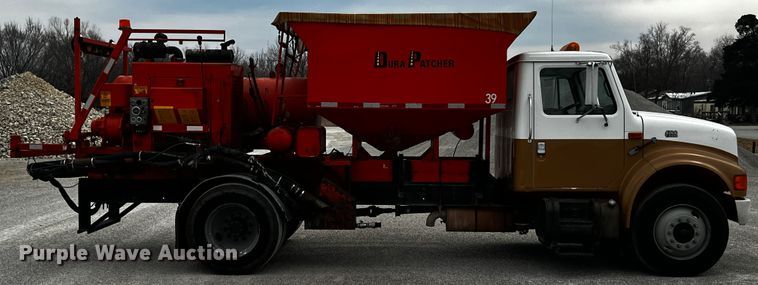 image for item JH9337 2000 International 4700  asphalt patch truck