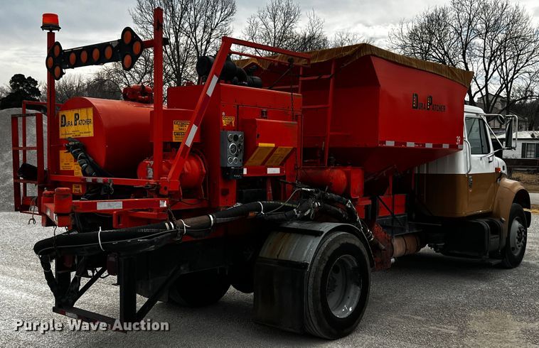 image for item JH9337 2000 International 4700  asphalt patch truck