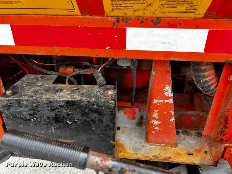 image for item JH9337 2000 International 4700  asphalt patch truck